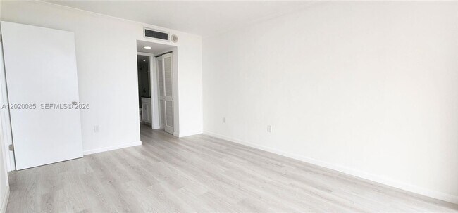 Building Photo - 1200 NE Miami Gardens Dr