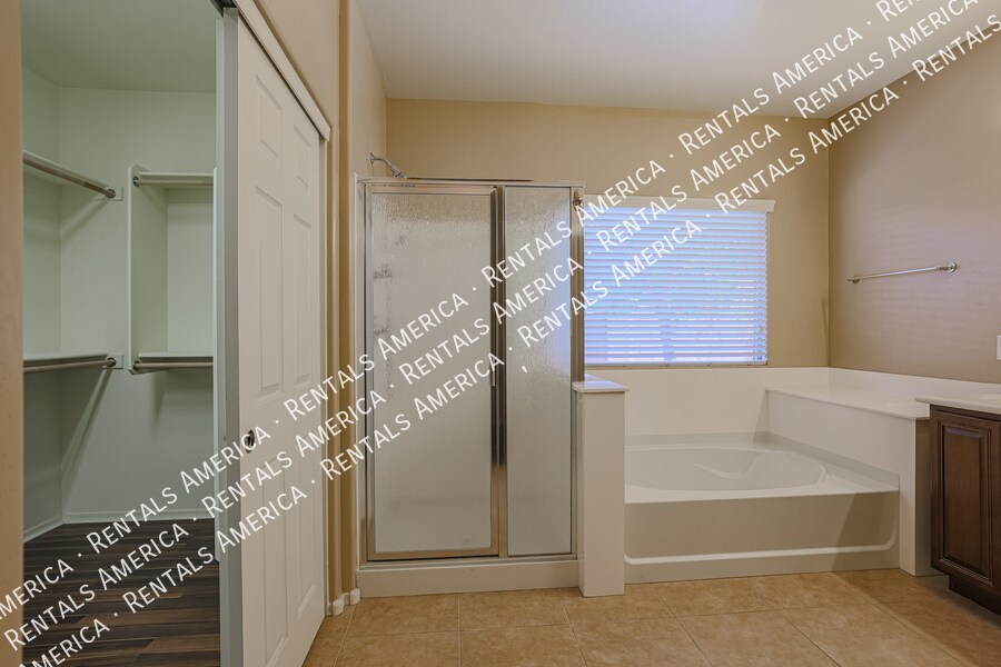 Building Photo - 2954 E Coconino Dr