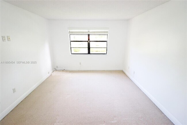 Building Photo - 9301 SW 92nd Ave