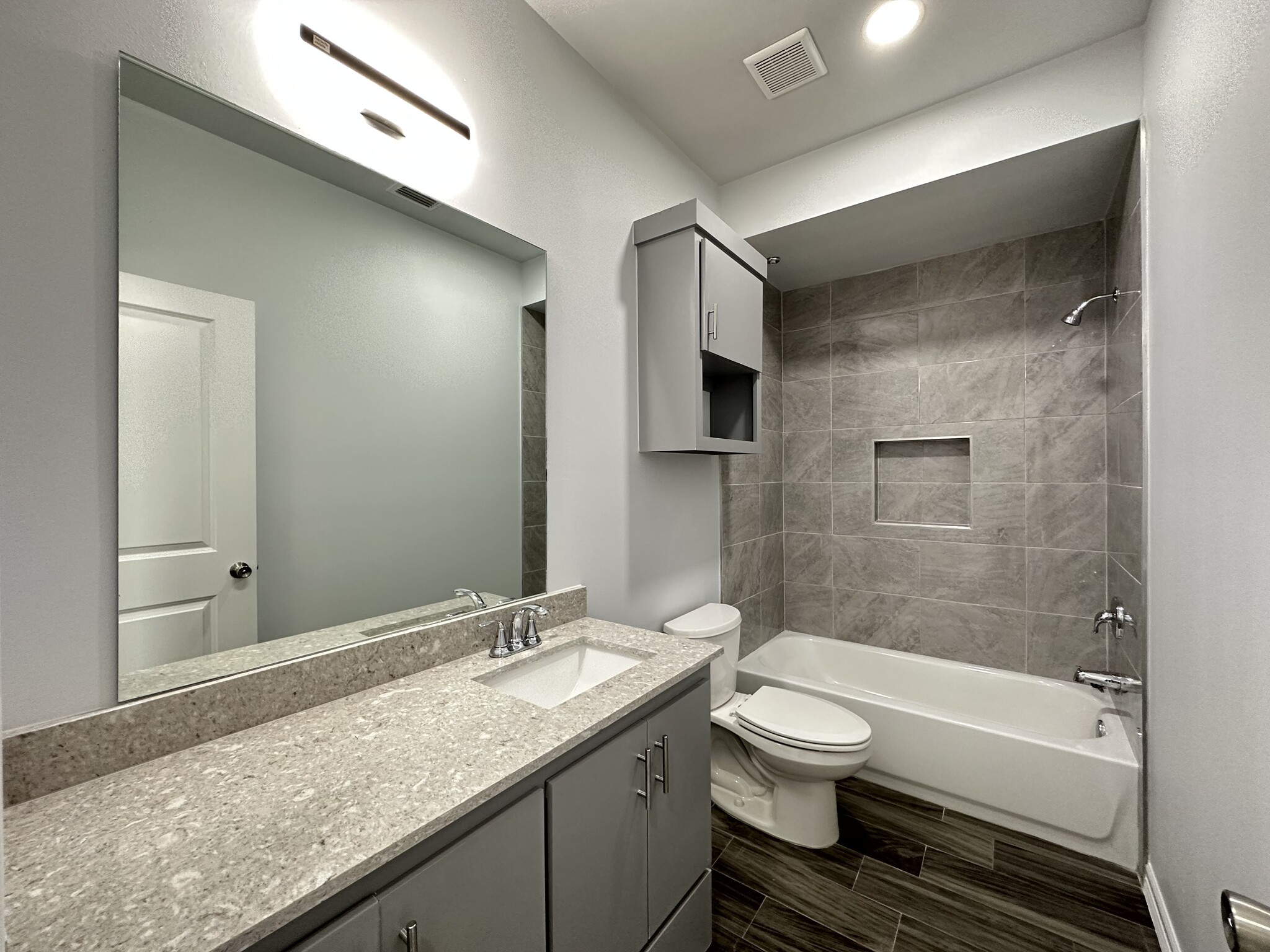 Building Photo - 3924 Las Vistas Ln