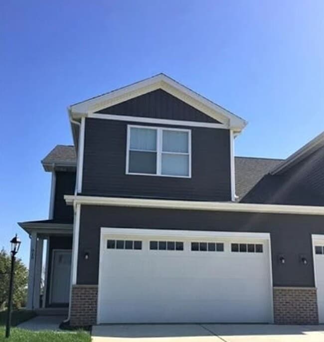 Primary Photo - 1516 Greyrock Ln
