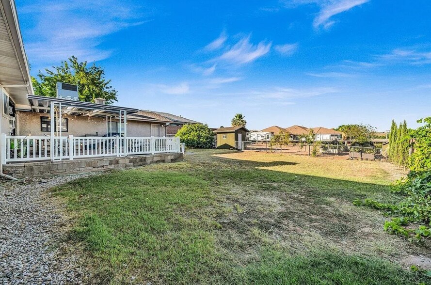 Building Photo - 1010 N 1800 E