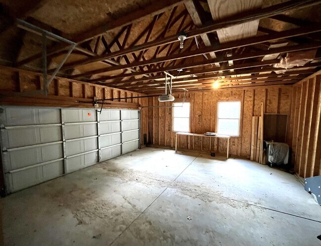 Building Photo - 911 Old Hickory Ln