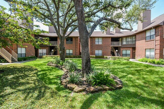 Building Photo - 3100 Walnut Bend Ln