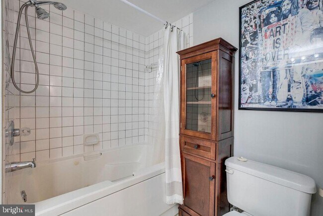 Building Photo - 1050 N Taylor St