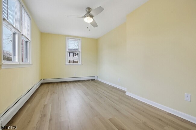 Building Photo - 13 William St