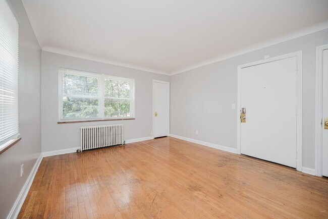 Building Photo - 5828 Ridge Ave