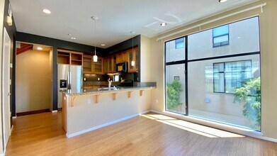 Building Photo - Contemporary 2-Bedroom Condo at the Heart ...