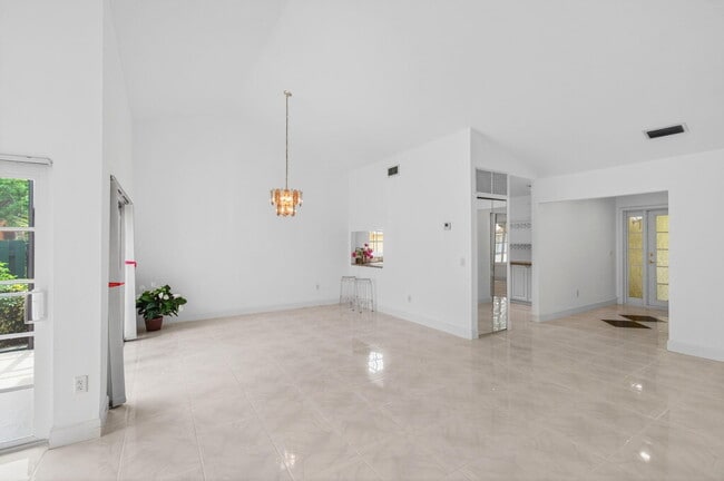 Building Photo - 6105 Via Laguna Ln