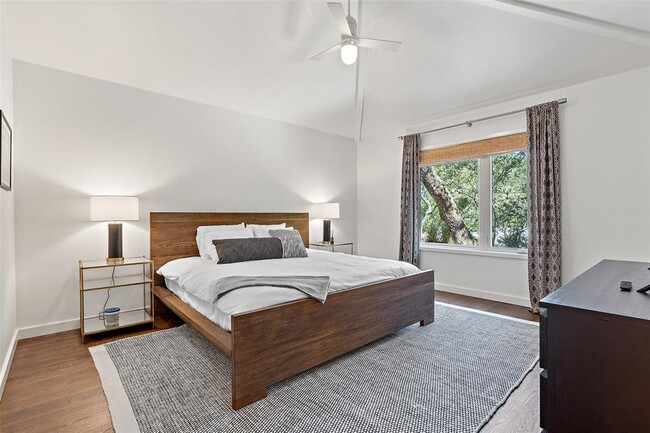 Building Photo - 2202 Montclaire St