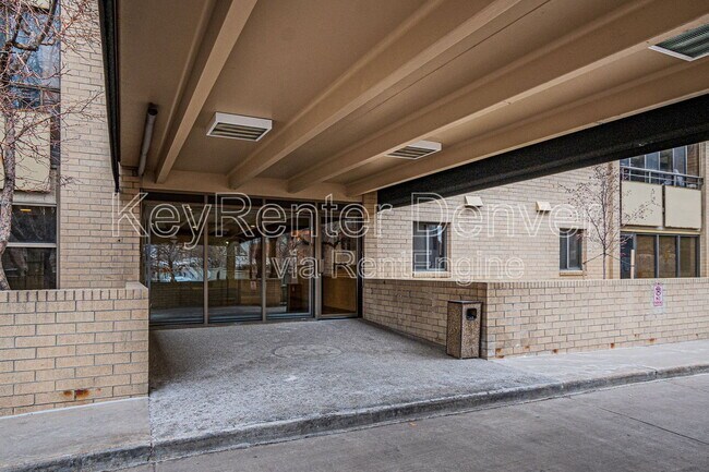 Building Photo - 800 N Pearl St