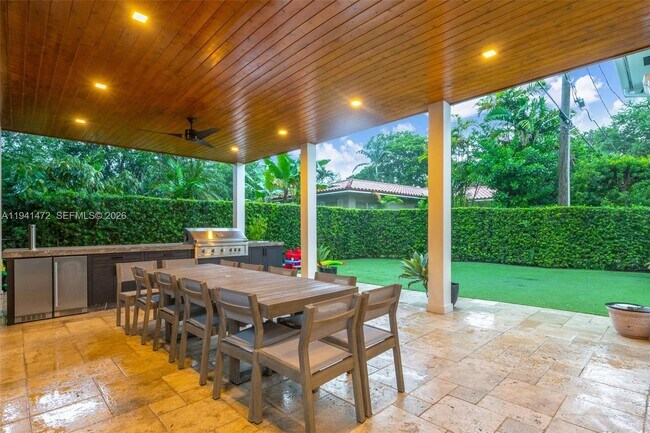 Building Photo - 1030 Manati Ave