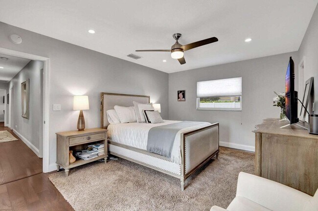 Building Photo - 5660 Golfway Dr