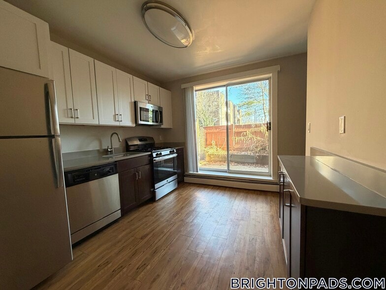 Building Photo - 9 Bronsdon St