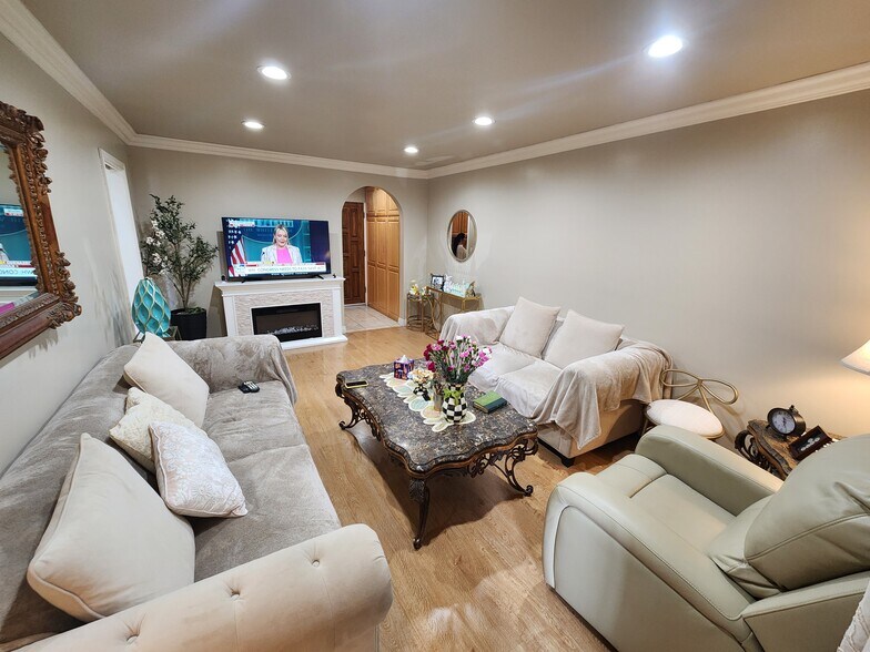 Building Photo - 6904 Radford Ave