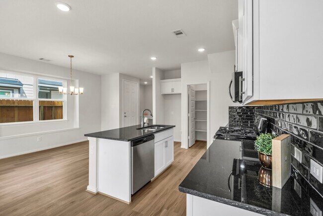 Building Photo - 27839 Western Crk Ct