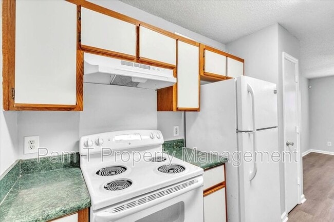 Building Photo - 215 Laurelwood Dr