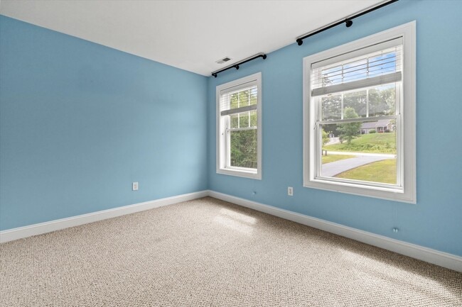 Building Photo - 30 Daylily Ln