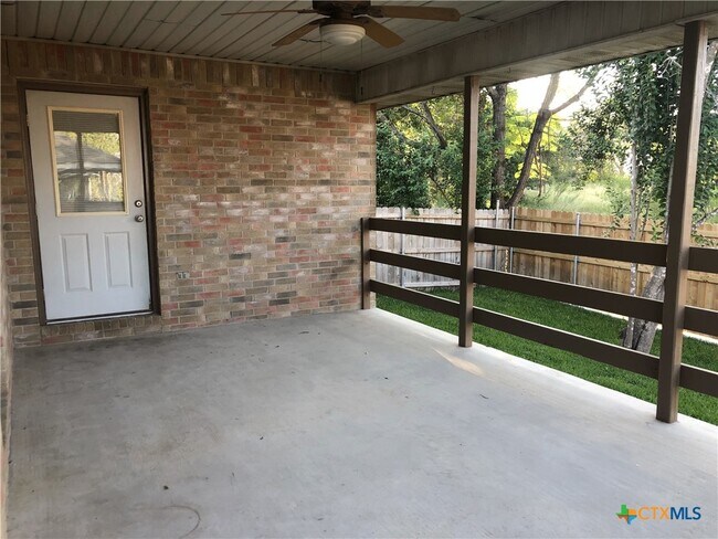 Building Photo - 2744 Heynis N