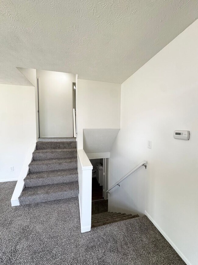Building Photo - Spacious 3 Bedroom Available Now!
