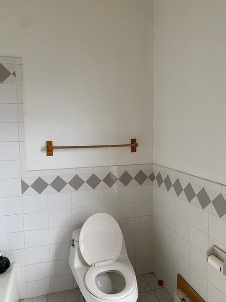 Building Photo - 106 Broadway