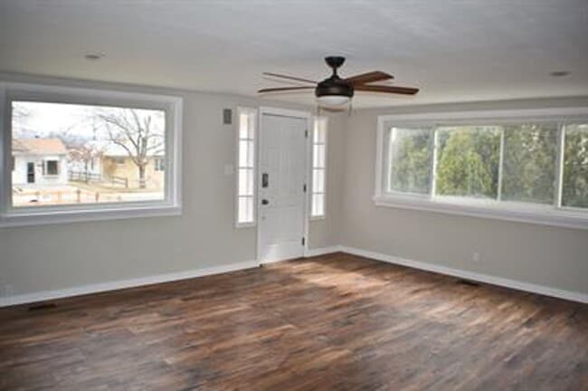 Building Photo - Beautiful 4 bed/2 bath available after 7/1...