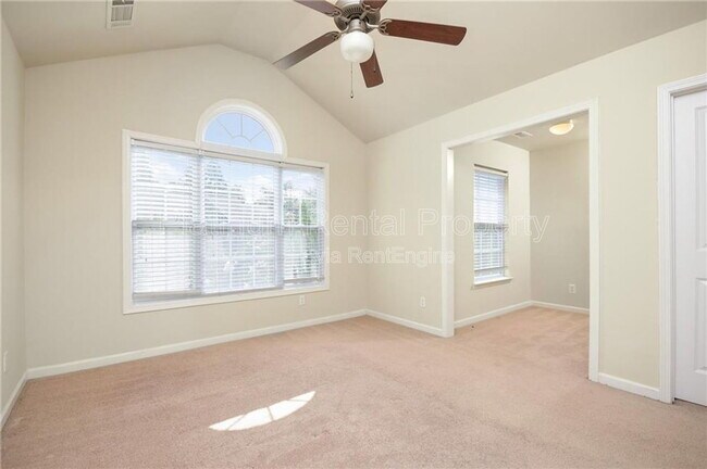 Building Photo - 2886 Ridgeview Dr