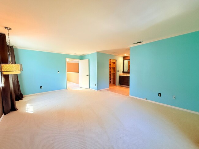 Building Photo - Charming and Move-in Ready, 3BD/2.5BA, Two-Story Townhome in Canyon Green at Canyon Lakes in San ...