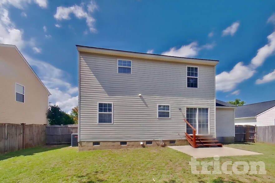 Building Photo - 131 Quiet Grove Dr