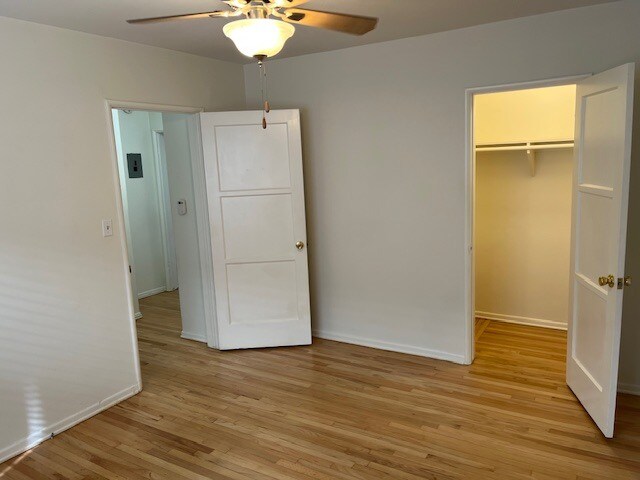 Building Photo - 3155 S Barrington Ave