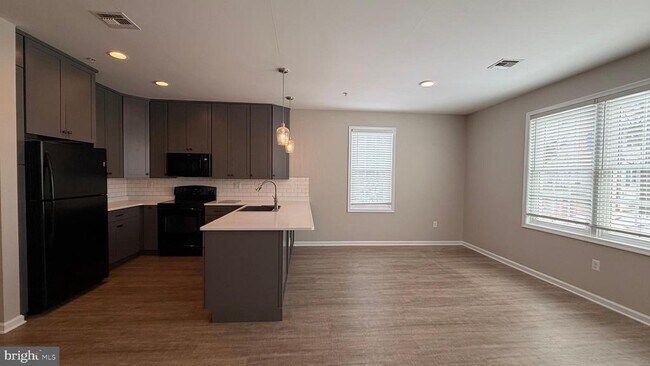 Building Photo - 134 Bridge St