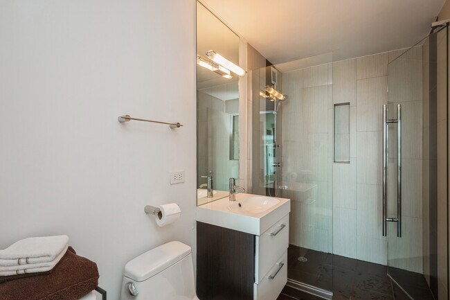 Building Photo - 2 E Erie St