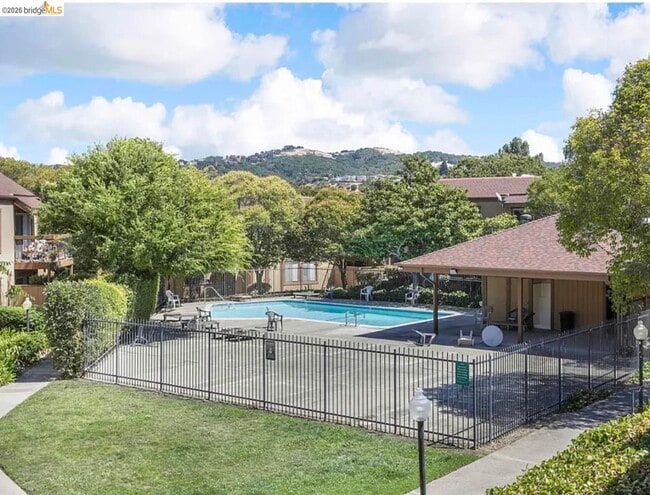 Building Photo - 5317 Ridgeview Cir