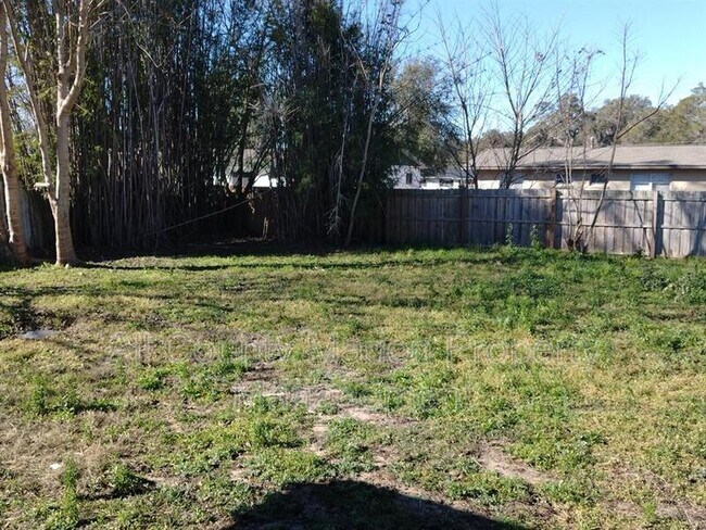 Building Photo - 2100 SW 42nd Ave