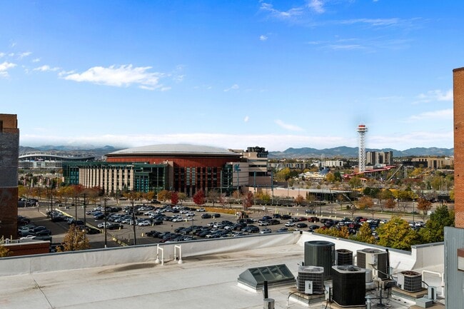 Building Photo - Beautiful loft in Downtown Denver!