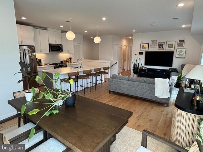 Building Photo - 2234 11th St NW