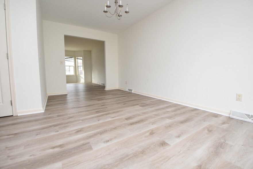 dining room - 309 Putnam St