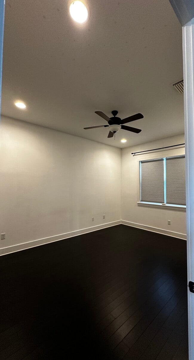 Building Photo - 201 W Hiawatha St