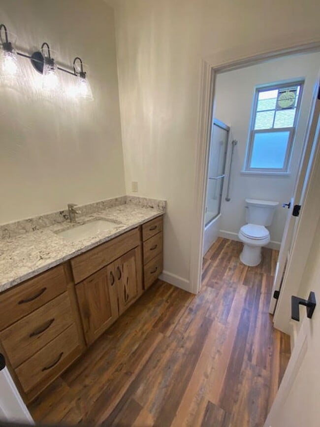 Building Photo - Beautifully Designed 3 Bed Home