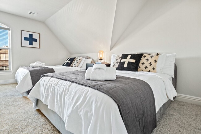 Building Photo - 6508 Stone Lake Dr