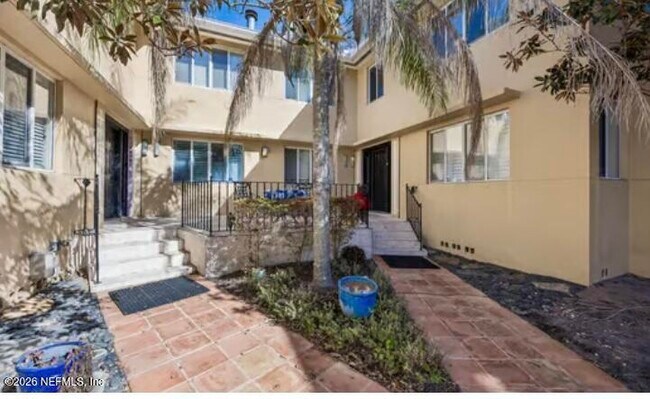 Building Photo - 2159 Riverside Ave