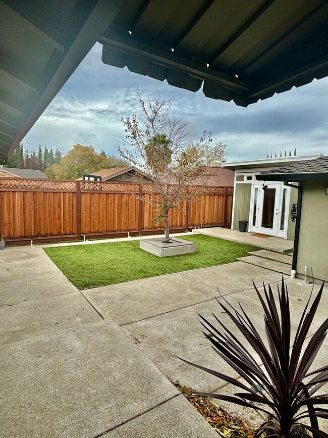 Building Photo - Outstanding Concord/Clayton Border- 5 bed 2.5 bath home with Pool and Hot-Tub and so much more!
