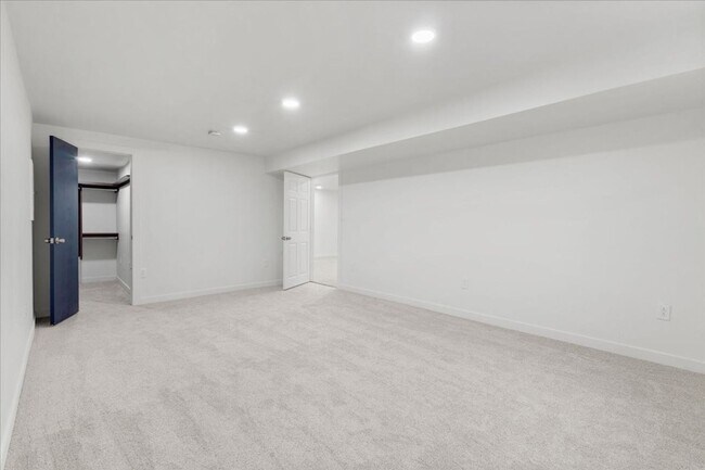 Building Photo - Charming 5BR  3BA w/ Attached Garage in Centennial! Owner is offering 50% off one month's rent!