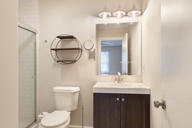 Building Photo - Renovated 3/2 w/ Fenced In Backyard and Co...