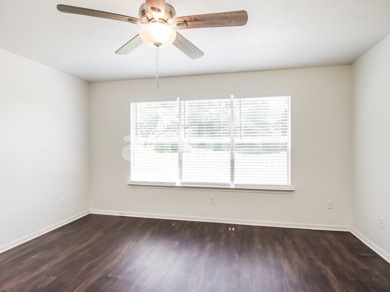 Building Photo - 13318 Hilltop Cir