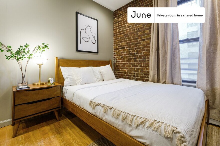 Primary Photo - Private bedroom in 4 bed/4 bath Home
