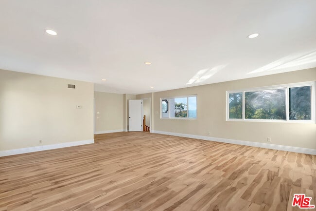 Building Photo - 16608 Park Ln Cir