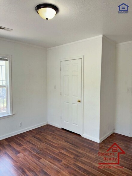 Building Photo - 3617 Rogers Rd