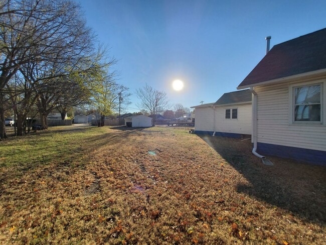 Building Photo - Great Central location home!  - Nice home ...