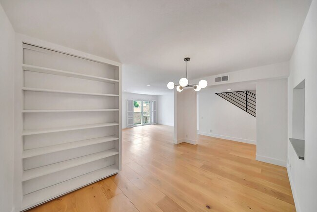 Building Photo - 4424 Coldwater Canyon Ave
